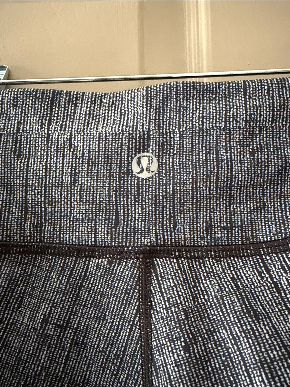 Lululemon Athletica Women’s size 6 black/Gray Heather Yoga Pants. Great condit.